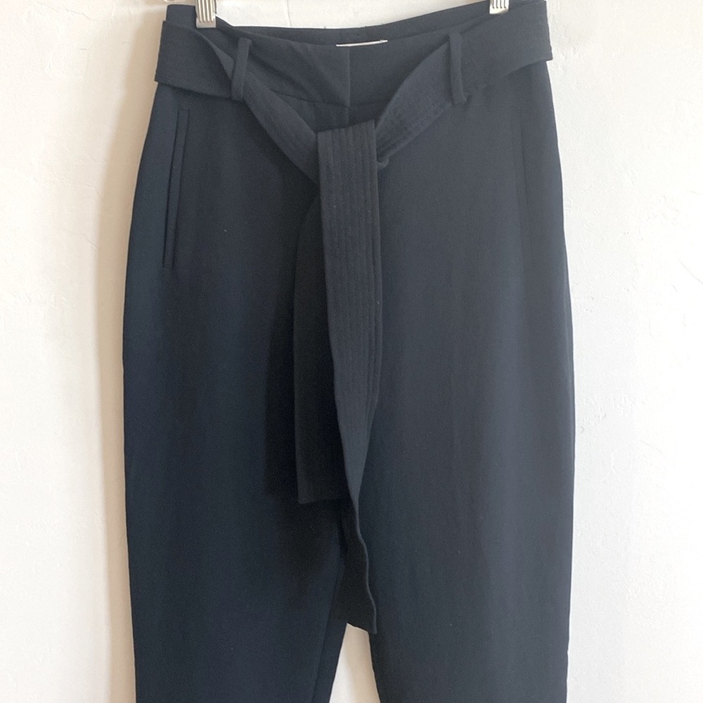 Woman’s Crepe Tie Waist Pant by Artiza